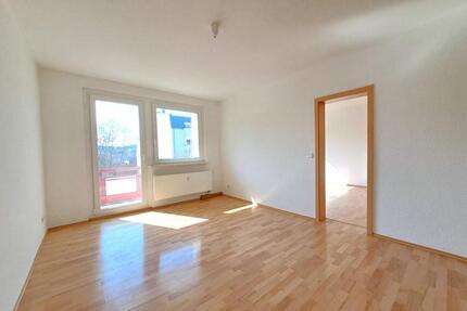 Helle 2-Zimmer-Wohnung mit Sonnenbalkon direkt am Zentrum - Plauen