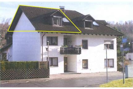 Pfiffig * Bezugsfrei * Modernisiert - 2 Zi.-Wohnung im DG mit 2 PKW-Außenstellplätze! - Ravensburg Innenstadt