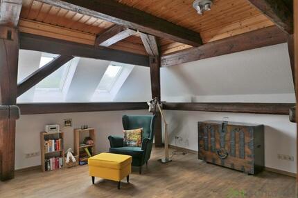 (EF1186_M) Göttingen: Gleichen, gemütliche möblierte Dachgeschosswohnung mit dekorativen Holzbalken