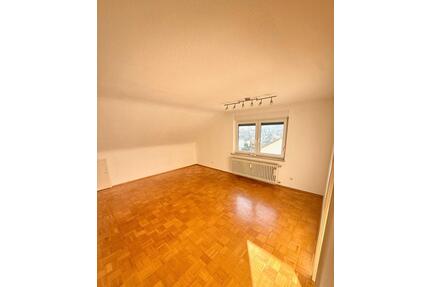 Helle Wohnung 3,5 Zimmer ca. 63m² Dachgeschoss - sofort frei - Kuchen