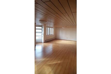 Geräumige, helle 5-Zimmer-Wohnung (160 m²) - Böblingen