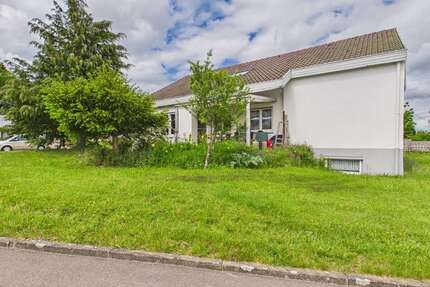 Haus zum Kaufen in Rottweil Bühlingen 469.000,00 € 259 m² - Rottweil / Bühlingen