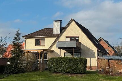 Teilmodernisiertes Ein-,Zweifamilienhaus mit Garage in Spaden - Schiffdorf