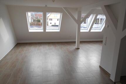 Helle 2- Zi. DG-Wohnung - 690,00&nbsp;EUR Kaltmiete, ca.&nbsp; 58,00&nbsp;m&sup2; in Holzmaden (PLZ: 73271)