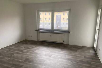 SOFORT FREI ! Schön aufgeteilt im 2. Obergeschoss mit Balkon und Tageslichtbad - Seesen