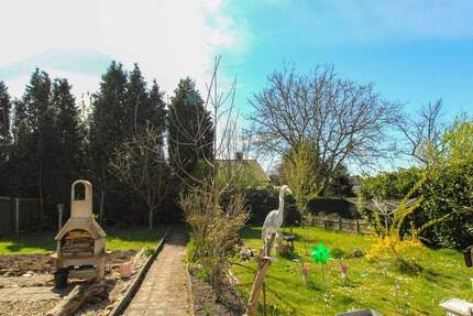 Zweifamilienhaus mit großzügigem Außenbereich und Garage in Alsdorf-Mariadorf