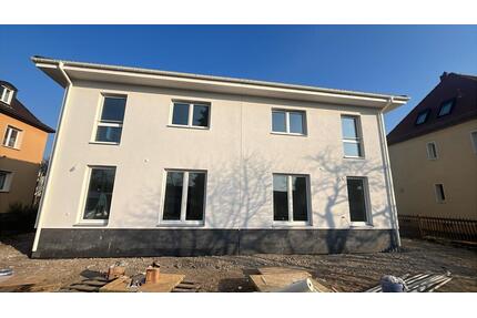 Nachhaltige Neubau-Haushälfte mit Terrasse und eigenem Gartenanteil höchster Energiestandard - Dresden Leuben