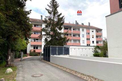 90571 Schwaig-Behringersdorf, Ortsmitte, zentrale Lage 95m² EG, 2 Balkone, inkl. Garage - Schwaig b. Nürnberg