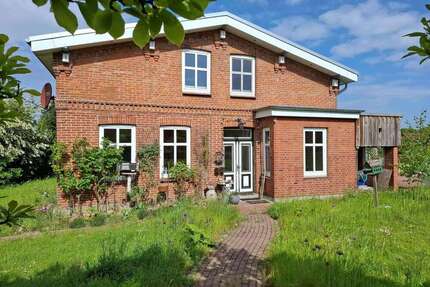 Haus zum Kaufen in Ahrensbök-Gnissau 599.000,00 € 280 m²