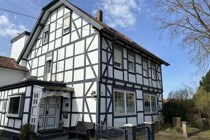 Haus zum Kaufen in Dassel-Amelsen 217.000,00 € 220 m²