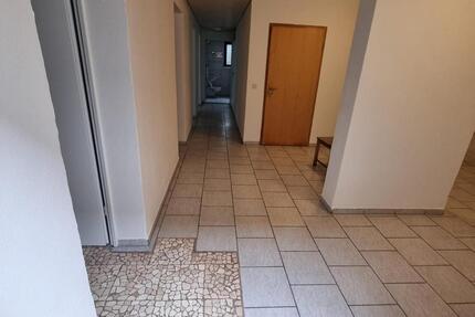 5-Zimmer Wohnung WGPraxis GewerbeMitarbeiterStudentenBüro - Messel