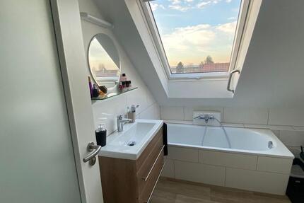 Entspannen und Durchatmen: Attraktive 3-Zi-DG-Whg mit EBK, Balkon - Marktbergel