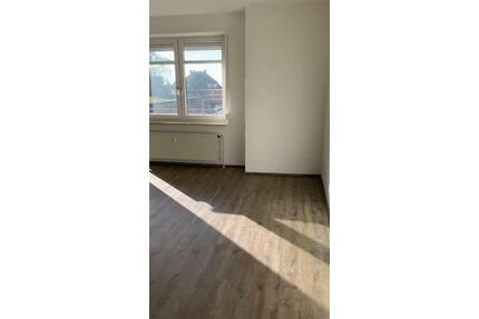 Bright & Well-Maintained City-Center Apartment with Balcony - Itzehoe