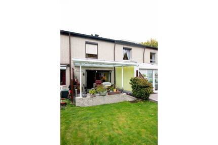 Familienidyll in Hamburg-Eidelstedt: Gepflegtes Reihenhaus mit Vollkeller, Garage und modernen Extras