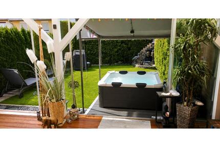Modernes Reihenhaus mit Garten, Terrasse, Garage, Carport, - Königsbach-Stein