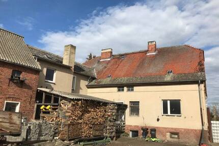 Großzügiges Bauerngehöft mit Wohnhaus und viel Nebengelass - Klietz