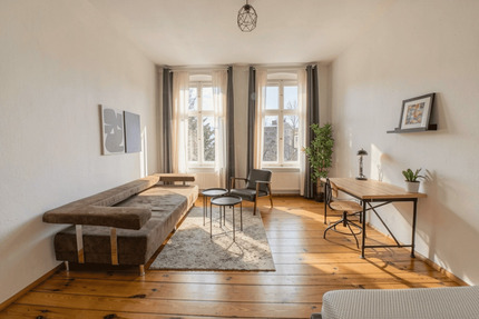 Charmante 2-Zimmer-Altbauwohnung mit Balkon nahe Tempelhofer Feld - Berlin Neukölln