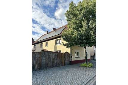 Haus zum Kaufen in Wonfurt 298.000,00 € 257.6 m²