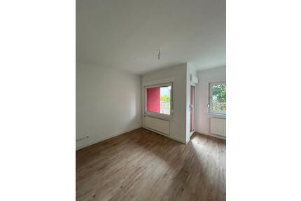 Modern wohnen zwischen Natur und Stadt – privater Balkon, EBK + komplett saniertes Duschbad - Wolfsburg Alt-Wolfsburg