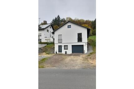 Neuwertiges Einfamilienhaus in der Eifelgemeinde Monreal - Ettringen