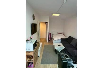 Attraktive, komplett ausgestattete 1-Zimmer-Wohnung mit Loggia - Berlin Reinickendorf