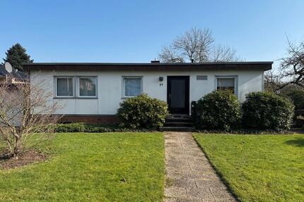 Seltene Feldrandlage: Bungalow mit 1000 m² Grundstück in 47506 - Neukirchen-Vluyn