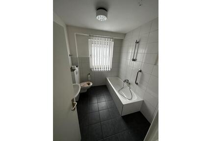 Neue renovierte 1-Zimmer WHG mit Kühe und Möbel - Remscheid Reinshagen