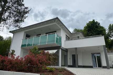 Haus zum Mieten in Würzburg 3.600,00 € 256 m²
