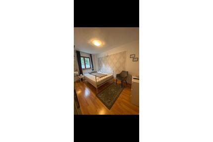 Möbliertes Zimmer - 650,00&nbsp;EUR Kaltmiete, ca.&nbsp; 18,00&nbsp;m&sup2; in Regensburg (PLZ: 93047) Kumpfmühl