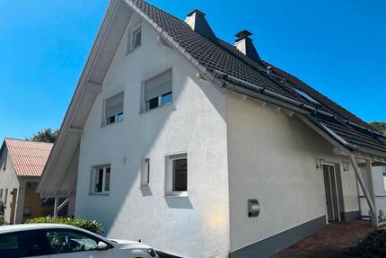 Freistehendes Einfamilienhaus - 1.165,00&nbsp;EUR Kaltmiete, ca.&nbsp; 124,00&nbsp;m&sup2; in Herborn (PLZ: 35745)