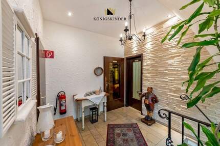 Freistehendes Gebäude mit Gaststätte und Wohnung im Ortskern von Scharnhausen - Ostfildern