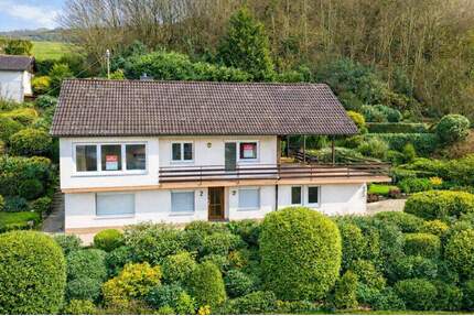 Einfamilienhaus mit Einliegerwohnung und Aussicht in Lörrach-Brombach - Lörrach / Brombach