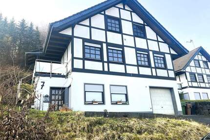 Zentral gelegenes Einfamilienhaus mit Einliegerwohnung - Wiehl