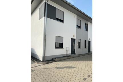 Doppelhaushälfte in Abensberg zum Vermieten