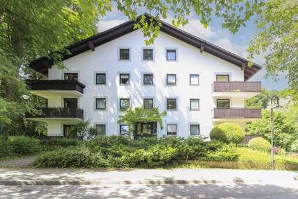 Bezugsfreie, helle 3-Zi-Wohnung mit 2 Balkonen und Tiefgaragenstellplatz nahe dem Starnberger See