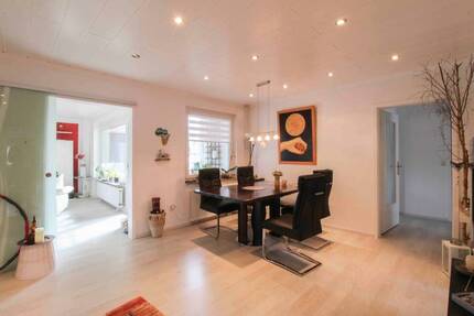 Viel Platz zum Ankommen: Gepflegte 5-Zimmer-Wohnung mit Loggia in ruhiger Vorstadtlage - Laatzen Laatzen-Mitte