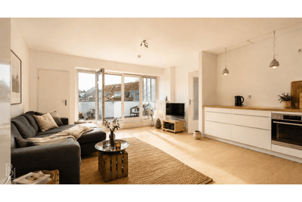 Sonnige Dachgeschosswohnung mit großem Südbalkon - 3 Zimmer in Berlin-Johannisthal