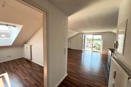 Rastatt: Helle 2,5 Zimmer Dachgeschoss Wohnung