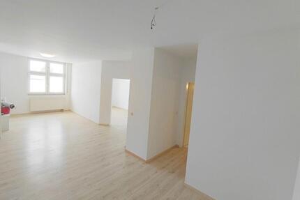 frisch renovierte 2-Raum Wohnung in sehr zentraler Lage - Burg