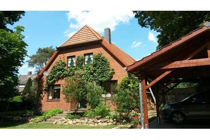 4,5-Zimmer-Wohnung mit Doppel-Carport und großen Garten - Lilienthal