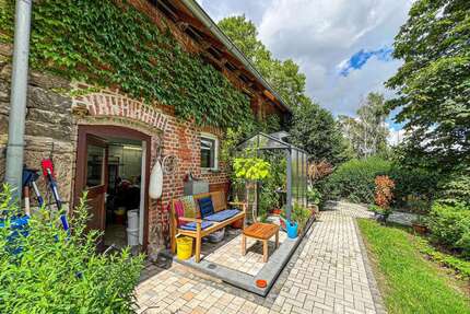 Haus zum Kaufen in Zierenberg 609.000,00 € 382 m²