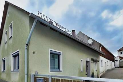 Zweifamilienhaus - Wohnen mit Geschichte und Potenzial - Mantel