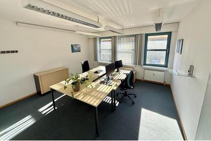 Charmantes Büro direkt am Ring - 1.200,00&nbsp;EUR Kaltmiete, ca.&nbsp; 8,73&nbsp;m&sup2; in Neubrandenburg (PLZ: 17033)