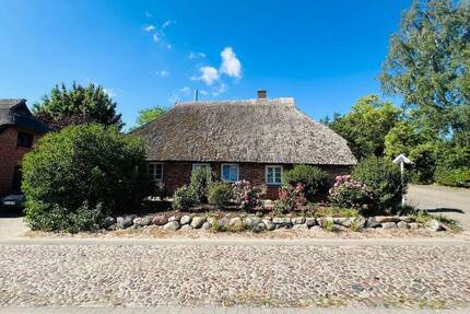 Traumhaftes Reetferienhaus in Groß Zicker – Charmantes Zuhause inmitten der Zickerschen Alpen - Gager