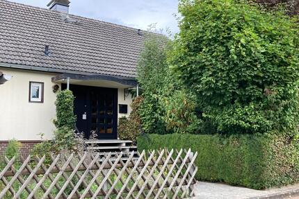 Ruhiges und großzügiges Wohnen in Emmerstedt - parkähnliches Grst - Helmstedt