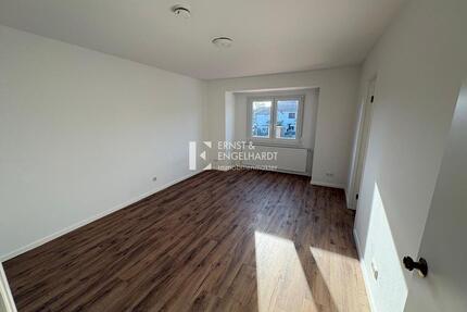 Familientraum in ruhiger Lage: Reihenmittelhaus mit 5 Zimmern, Terrasse & Stellplatz - Kitzingen