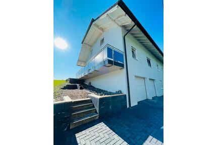 Gemütliche 2-Zimmer-Wohnung mit großem Sonnenbalkon in Obererbach - Helmenzen