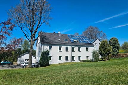 Monschau - Wohnung im Grünen. 3 Zimmer im Erdgeschoss. 675 €.