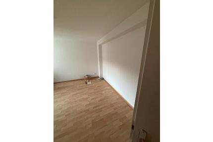 3-Zimmer, Dachgeschosswohnung - 875,00&nbsp;EUR Kaltmiete, ca.&nbsp; 70,00&nbsp;m&sup2; in Pforzheim (PLZ: 75180) Büchenbronn