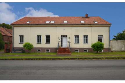 Haus zum Kaufen in Nennhausen OT Damme 290.000,00 € 285 m²